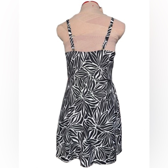 NWT Lands’ End swim dress. Wmns Sz med - Picture 4 of 4